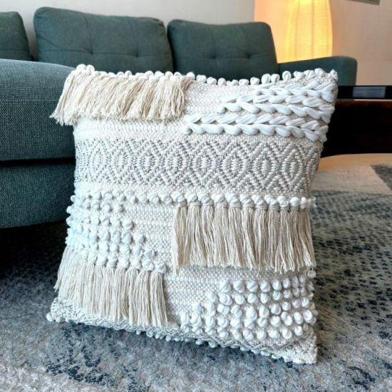 Krem Rengi El Dokuma Boho Desenli Saçaklı Püsküllü Yastık Kılıfı, 46x46 cm, El Yapımı Hint Tarzı