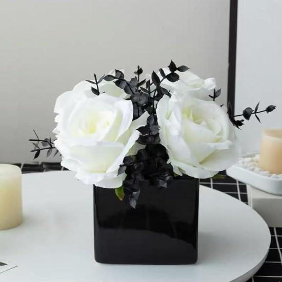 Beyaz Vazo Çiçekleri