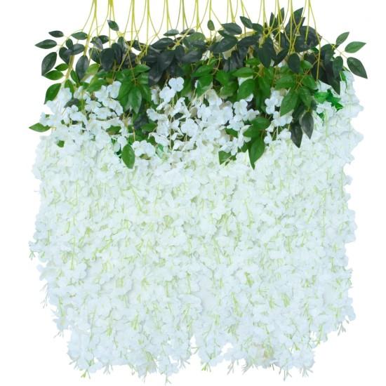 Duvardan Sarkan Yapay Çiçekler