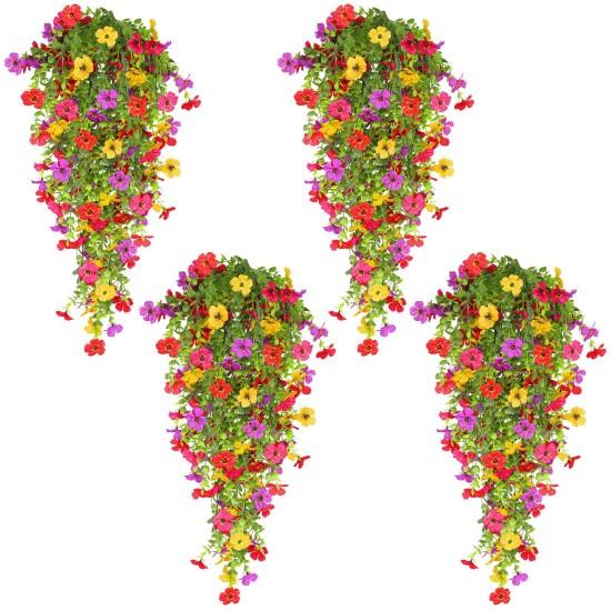 Duvardan Sarkan Yapay Çiçekler