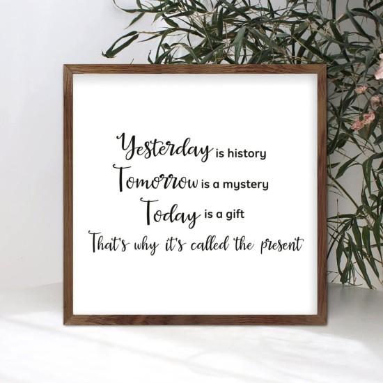 Yesterday Now Tomorrow Dekor